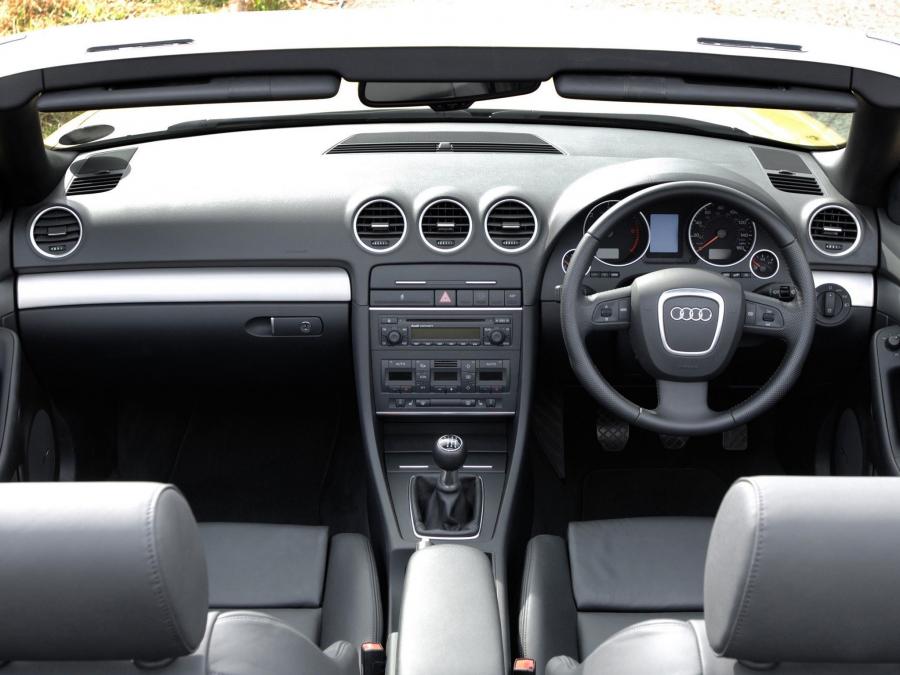 Торпедо Audi A4 2.0 TDI Cabriolet (B7, 8H) 2005 года  (UK) (фото 4 из 6)